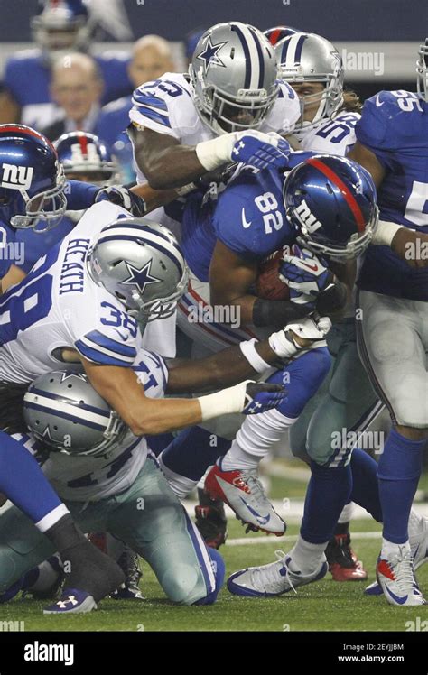 El Receptor De Los New York Giants Wide Rueben Randle Es Abordado