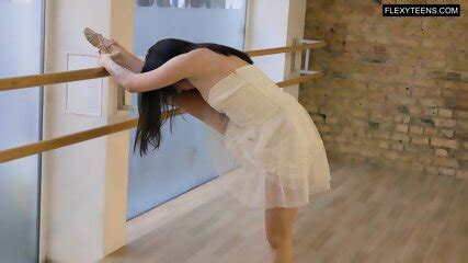 Saule Elastiga Super Hot Flexible Babe