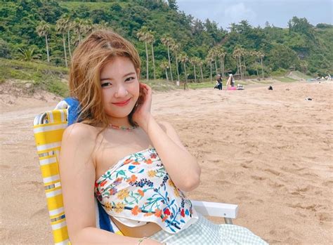 profil lia itzy  dingin  penuh talenta halaman