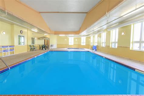 Super 8 By Wyndham Sault Ste Marie Sault Sainte Marie Mi Hotels