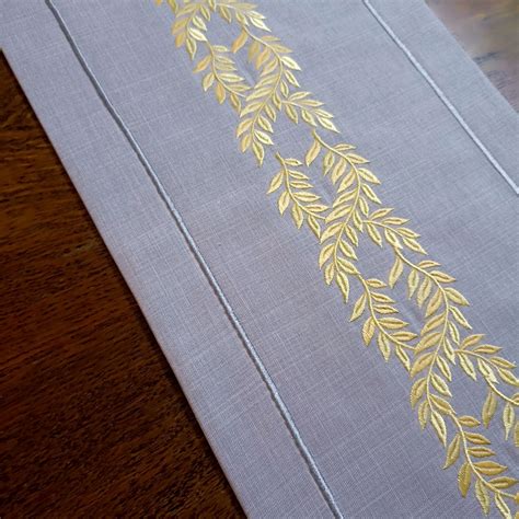 Дорожка на стол с вышивкой в интернет-магазине Ярмарка Мастеров по цене ...