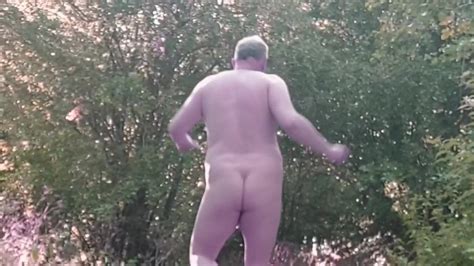 Tasked to dance naked on public footpath ThisVid 日本語で