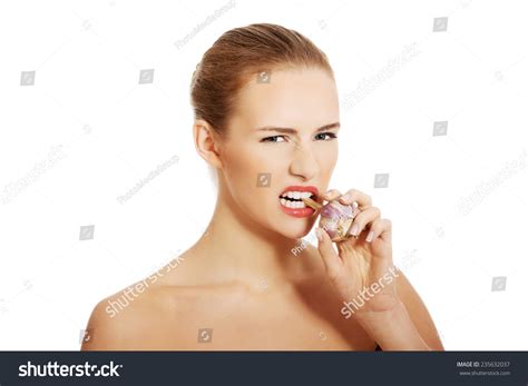 Portrait Nude Woman Eating Garlic Stock Photo 235632037 Shutterstock