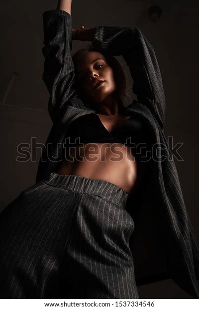 Sexy Blonde Girl Glamour Hairstyle Posing Stock Photo 1537334546 Shutterstock
