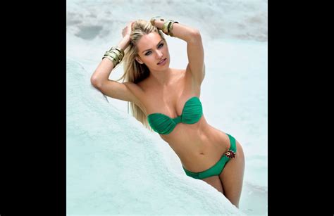 Photo Candice Swanepoel sait aussi bien mettre en valeur le bikini que son corps de rêve pour