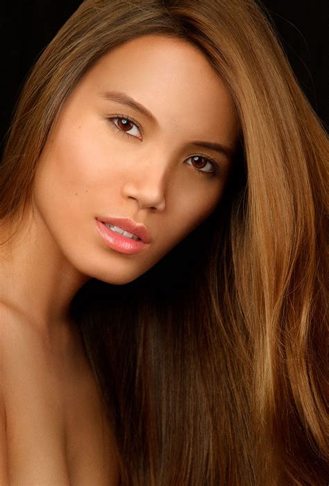 Hot Sexy Sharon Wu Bikini Pics