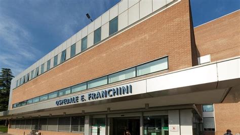 Donna Incinta Morta Per Infarto Nel Parcheggio Dellospedale L