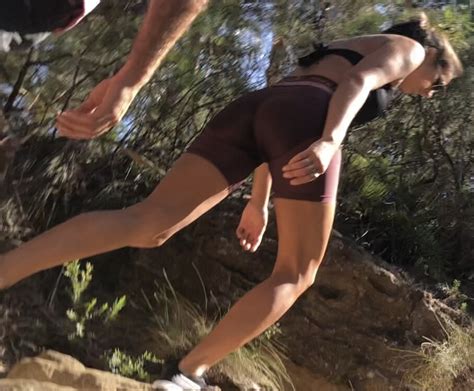 Sexy Tanned Babe Shiny Spandex W Vpl Spandex Leggings Yoga Pants Forum