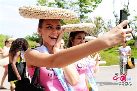 Contestants For Miss Bikini World Experience Chinese Traditional Culture 8 People S Daily Online