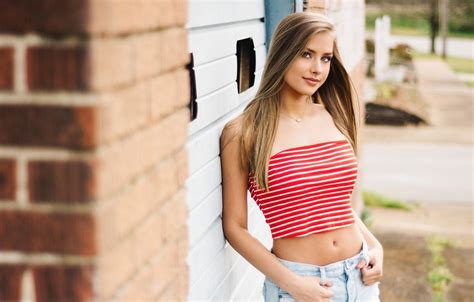 Обои girl Model photo blue eyes bokeh jeans blonde top на телефон и рабочий стол раздел