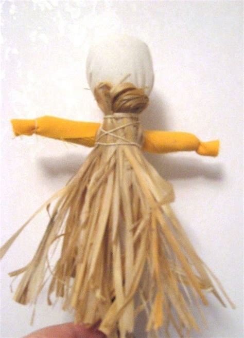 Русская народная лыковая кукла, исполняющая желания