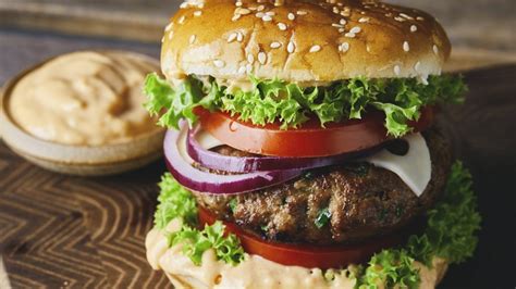 The Exact Temperature Needed For A Perfectly Well-Done Burger