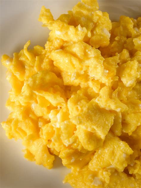 9 Essential Tips For Making Fluffy Scrambled Eggs Without Milk Secret