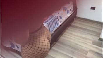 PUSE CAMARA OCULTA EN LA HABITACION DE MI MADRASTRA Y MIRA LO QUE PASO XVIDEOS