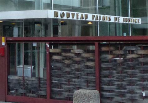 Un Couple Gay Qui Se Tenait Par La Main Agress Dans Le M Tro Lyon Association Stop Homophobie