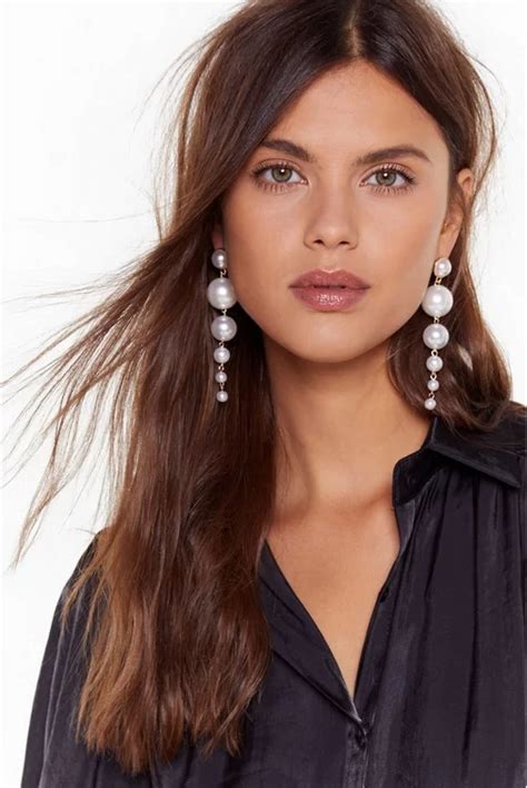 Pin By Aulavirtualcolegio On Acess Rios Divertidos Drop Earrings Hair Cuts Nude Lip Makeup