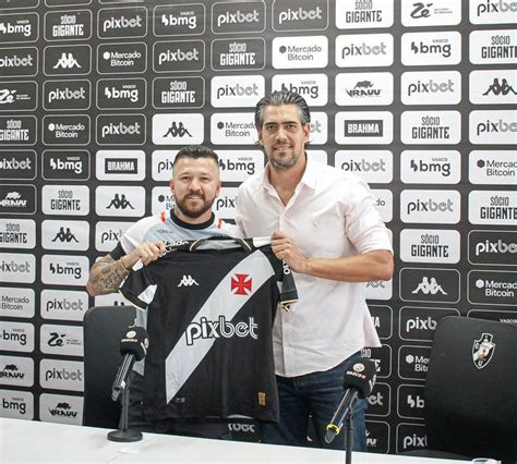 Veja Fotos Da Apresenta O Do Atacante Rossi