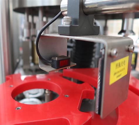 Automatic Rotary Type Plastic Bottle Hot Melt Glue OPP Labeling Machine Radar Beverage Machinery