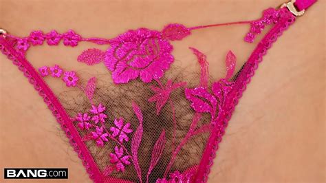 Bang Surprise Morena Con Culo De Burbuja Hace Sexo Anal Con Una Gran Polla Negra XNXX