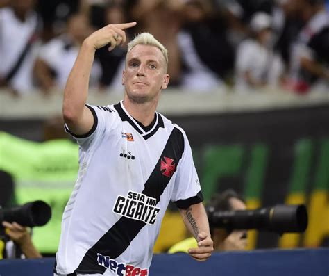 Vasco Ir Quitar D Vida Ex Jogador Para N O Sofrer Transfer Ban