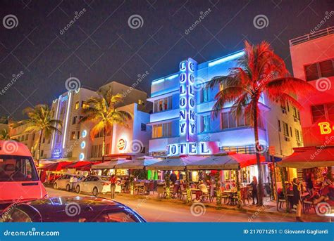 Ocean Boulevard Miami - MIAMI BEACH, FL - FEBRUARY 28, 2016: Ocean Boulevard Pubs and Traffic ...
