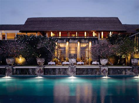 memorable hotel pools   world artofit