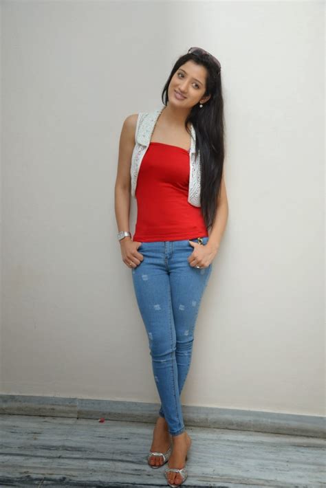 DESI ACTRESS PICTURES Richa Panai Hot Wallpapers Desipixer