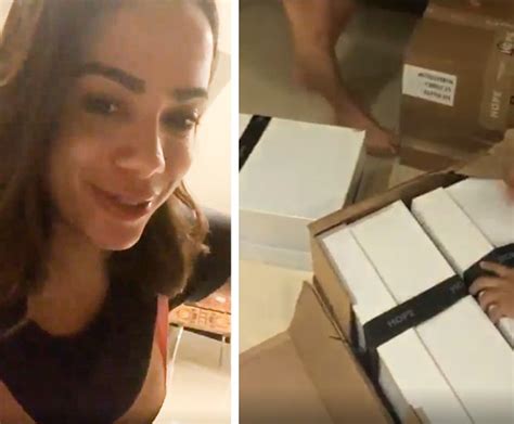 Anitta Se Surpreende Ao Ganhar Pe As De Lingerie De Presente E Comemora Em V Deos Uma Para