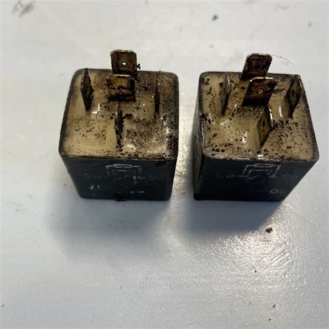 Two Trim And Tilt Relays For Johnson Evinrude Outboard Marine 584416 581295 586147 Ebay