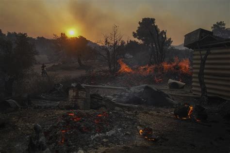 L Union européenne combat les flammes en Grèce LÉcho de Maskinongé