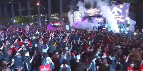 Vidéo NBA Drake et Toronto en feu après la victoire des Raptors