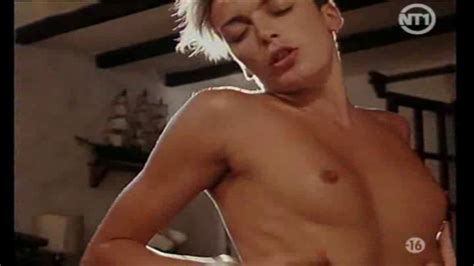 Naked Michelle Davy in L île des jouissances sauvages