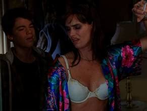 THE MIDDLE NUDE SCENES AZNude