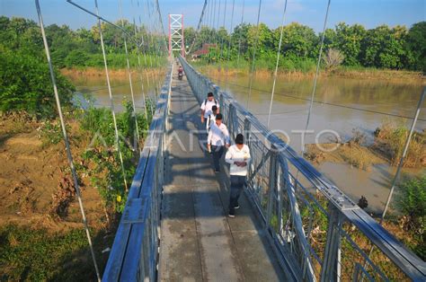 Kementerian Pupr Bangun Jembatan Gantung Antara Foto