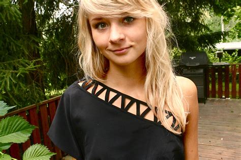 Blonde In The Backyard PrettyGirls