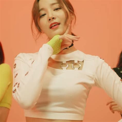 On Twitter Learn About Momoland With I M So Hot Card Pop Momoland