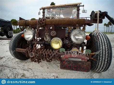 September 2022 Dunedin Causeway Fl A Local Artist Is Displaying