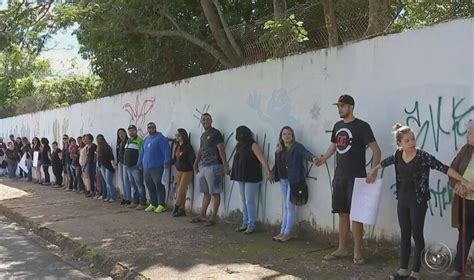 Ap S An Ncio De Reforma Grupo Realiza Abra O Simb Lico Em Escola De