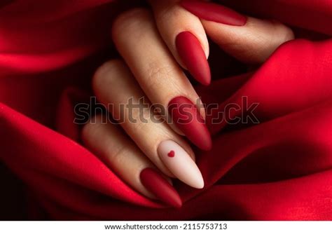 2 Thousand Beautiful Woman Nude Background Red Nails Royalty Free Images Stock Photos