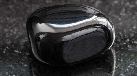 The Power Of Black Onyx: 7 Properties, Uses & Meaning - Subconscious ...