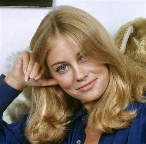 Pin By Vicky History On Cybill Shepherd 1970s Hairstyles Blonde