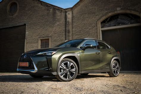 Autotest Lexus UX 250h Hybride Crossover 2019 AutoRAI Nl