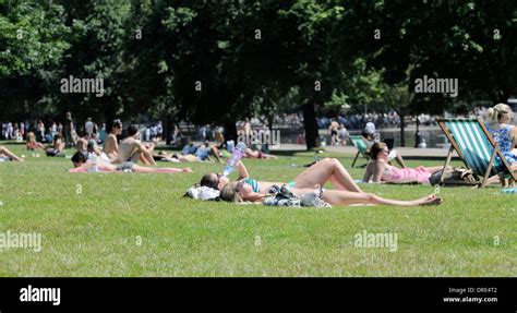 People Enjoy The Hot Weather In Hyde Park London England 24 07 12 Stock Photo Alamy