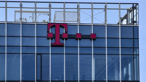 A Magyar Telekom 3 milliárd forintot oszt szét a dolgozói között az