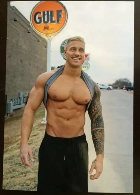 PHOTO HOT SEXY Stud Muscular Hunk Shirtless Male Tattoo Man X Picture