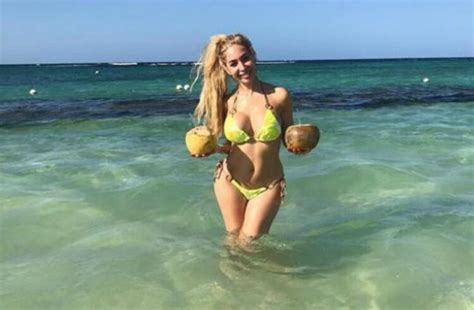 10 Hot Sexy Farrah Mackenzie Bikini Pics