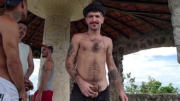 Mes amis avec des bites méga épaisses sur l île un qui regarde et nous trois baisons XVIDEOS