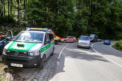 Bilder Unfall Am Kesselberg Auto Liegt Im Bachbett