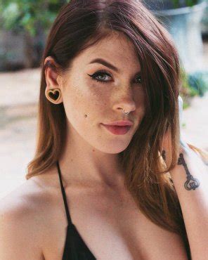 Bea Dux Porn Pic