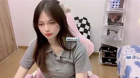 Amoi Top Naked Stripping On Cam For Live Sex Video Chat InTheCrack